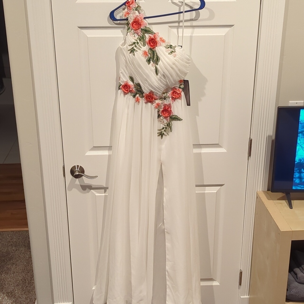 Mac Duggal white pageant wedding gown dress with train and floral embroi… - Picture 4 of 7